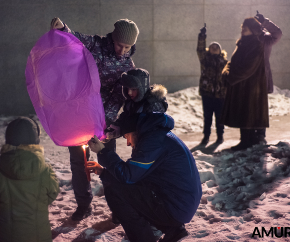 Амурчане вышли полюбоваться китайским фейерверком