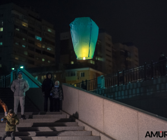 Амурчане вышли полюбоваться китайским фейерверком