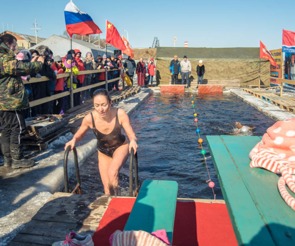 В Благовещенске «моржи» борются за звание «Железного человека»