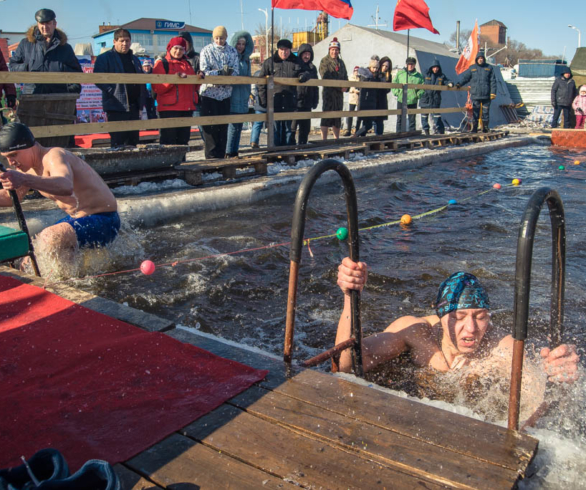 В Благовещенске «моржи» борются за звание «Железного человека»