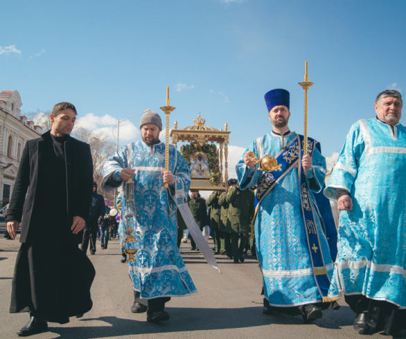 Амурчане совершили крестный ход в честь Албазинской иконы