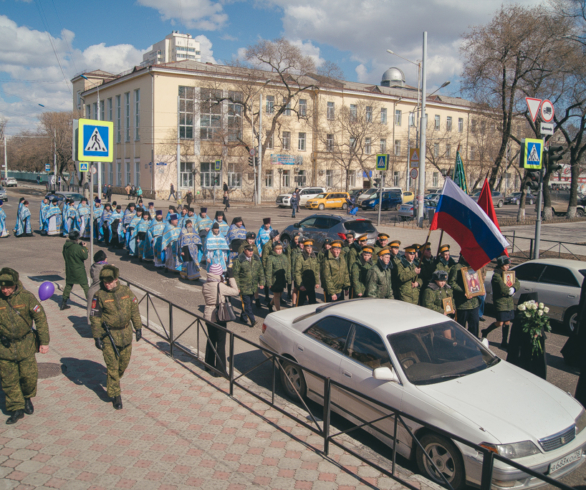 Амурчане совершили крестный ход в честь Албазинской иконы