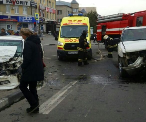 В Благовещенске иномарку после ДТП отбросило на пешеходов