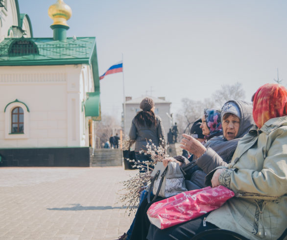 Сотни верующих амурчан сегодня освятили вербу в церквях