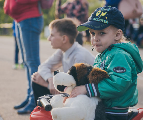 Отцы и их дети сыграли в футбол на благовещенском стадионе