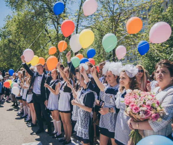 Почти тысяча благовещенских выпускников услышали свой последний звонок