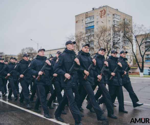 В Благовещенске под дождем прорепетировали парад Победы