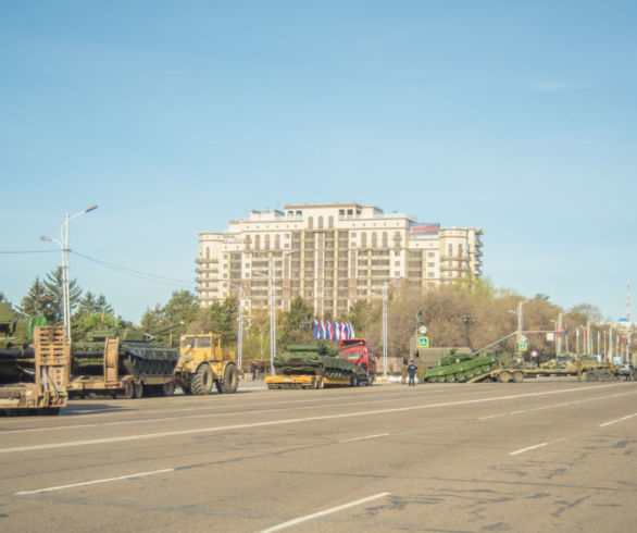 Танки в городе. В центре Благовещенска выставили военную технику