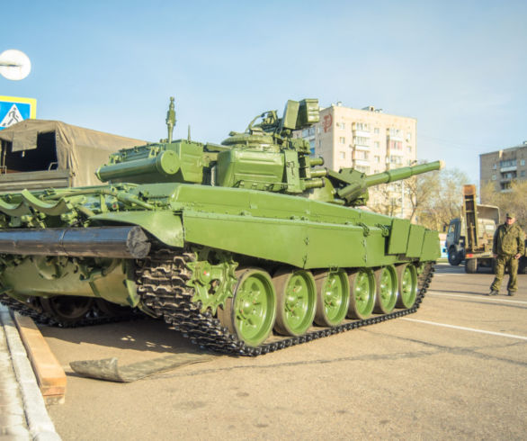 Танки в городе. В центре Благовещенска выставили военную технику