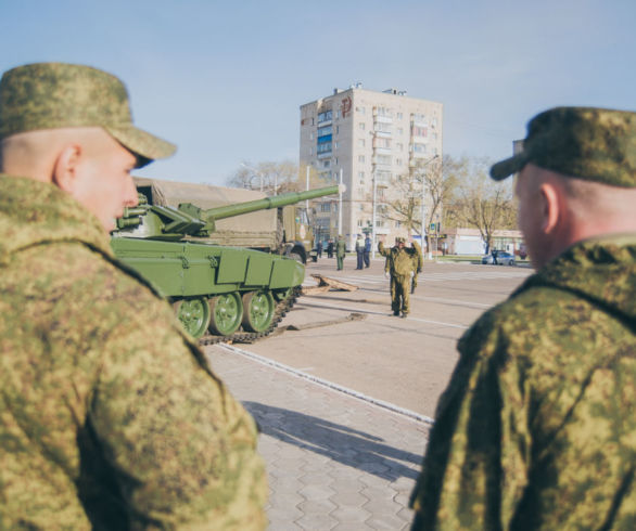 Танки в городе. В центре Благовещенска выставили военную технику