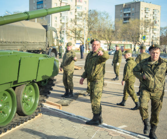 Танки в городе. В центре Благовещенска выставили военную технику