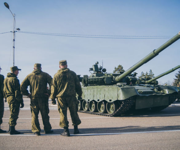 Танки в городе. В центре Благовещенска выставили военную технику