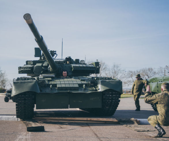 Танки в городе. В центре Благовещенска выставили военную технику