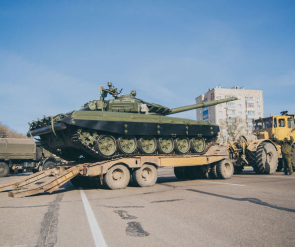 Танки в городе. В центре Благовещенска выставили военную технику