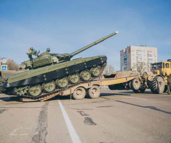 Танки в городе. В центре Благовещенска выставили военную технику