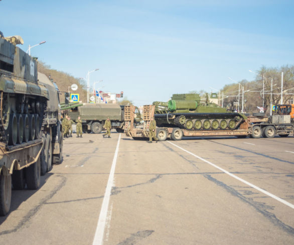 Танки в городе. В центре Благовещенска выставили военную технику