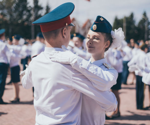 «Вальс Победы» в Благовещенске станцевали 400 человек