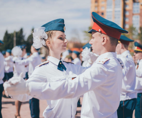 «Вальс Победы» в Благовещенске станцевали 400 человек