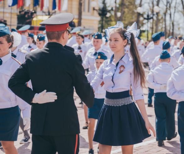 «Вальс Победы» в Благовещенске станцевали 400 человек