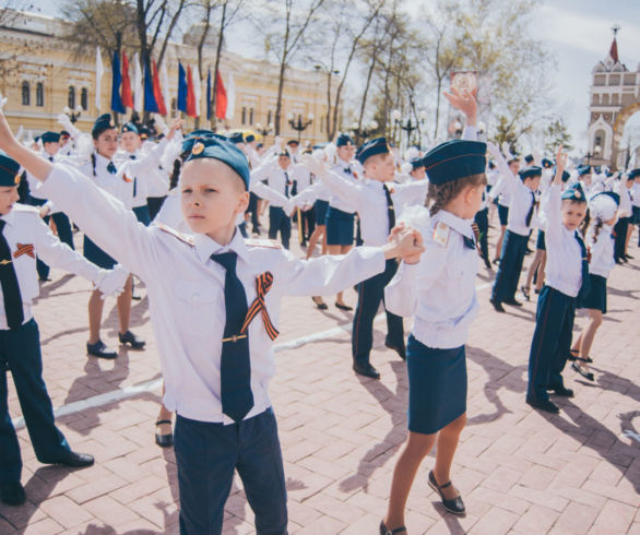 «Вальс Победы» в Благовещенске станцевали 400 человек