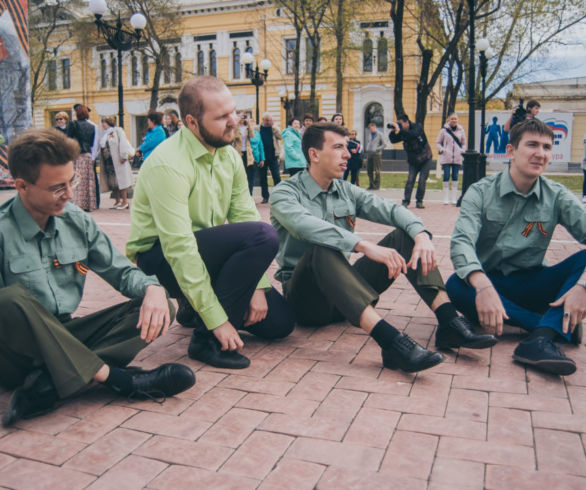 «Вальс Победы» в Благовещенске станцевали 400 человек