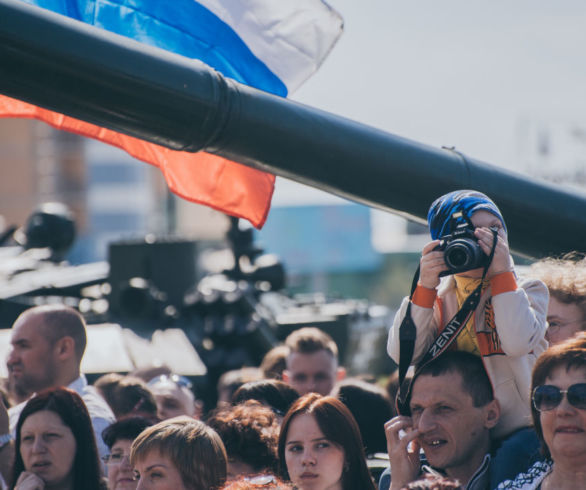 Две тысячи человек прошли торжественным маршем в Благовещенске