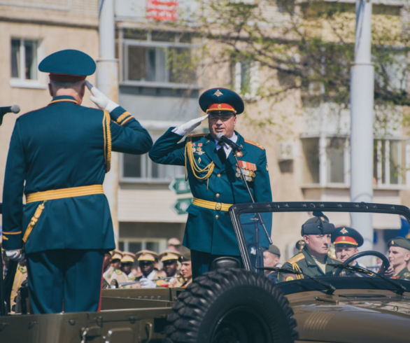 Две тысячи человек прошли торжественным маршем в Благовещенске