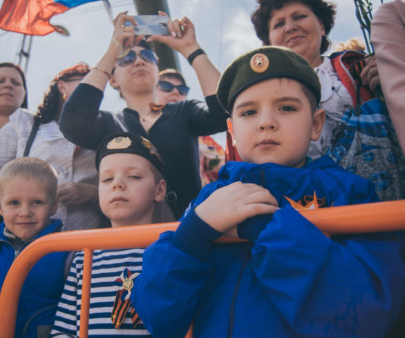 Две тысячи человек прошли торжественным маршем в Благовещенске