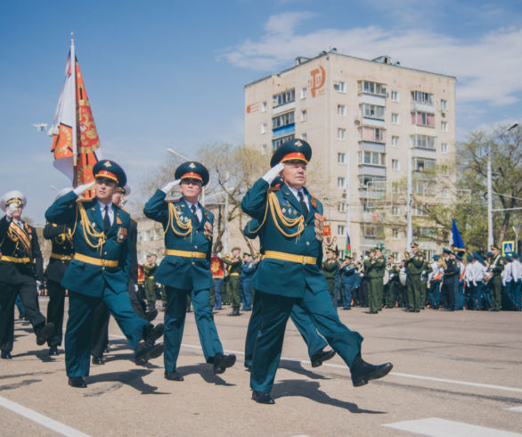 Две тысячи человек прошли торжественным маршем в Благовещенске