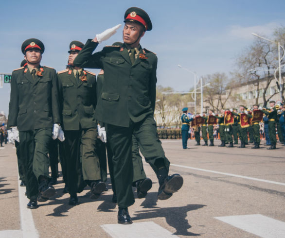 Две тысячи человек прошли торжественным маршем в Благовещенске