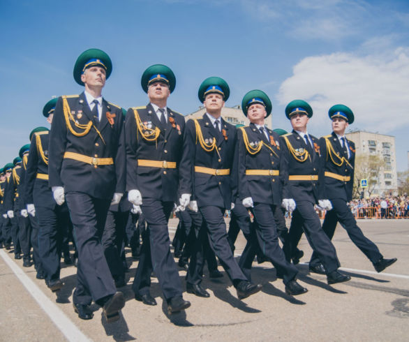 Две тысячи человек прошли торжественным маршем в Благовещенске