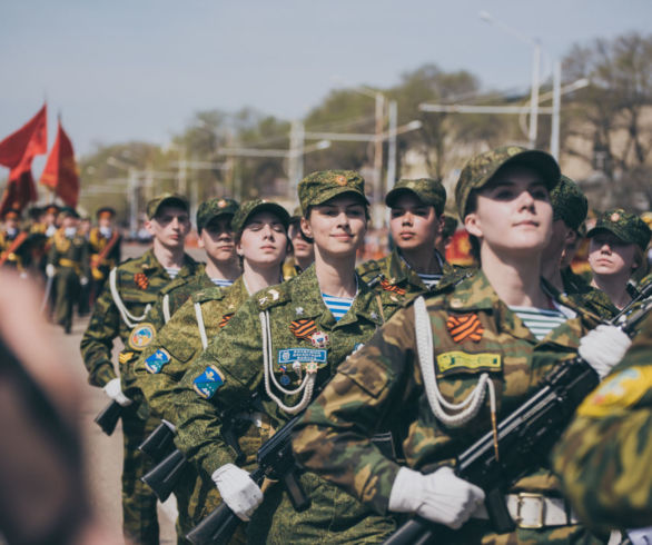 Две тысячи человек прошли торжественным маршем в Благовещенске