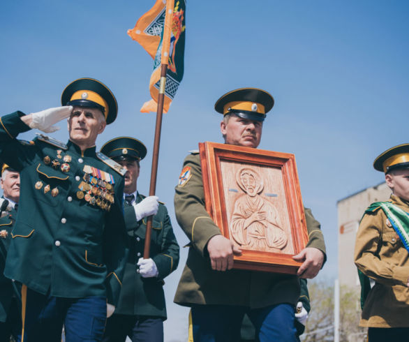 Две тысячи человек прошли торжественным маршем в Благовещенске