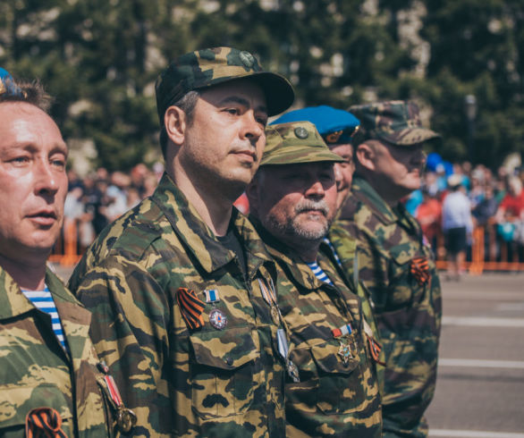 Две тысячи человек прошли торжественным маршем в Благовещенске