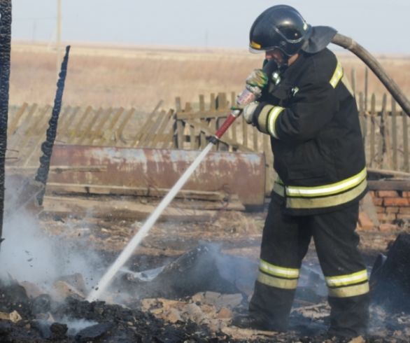 11-летний мальчик спалил хозпостройку в селе Ровное