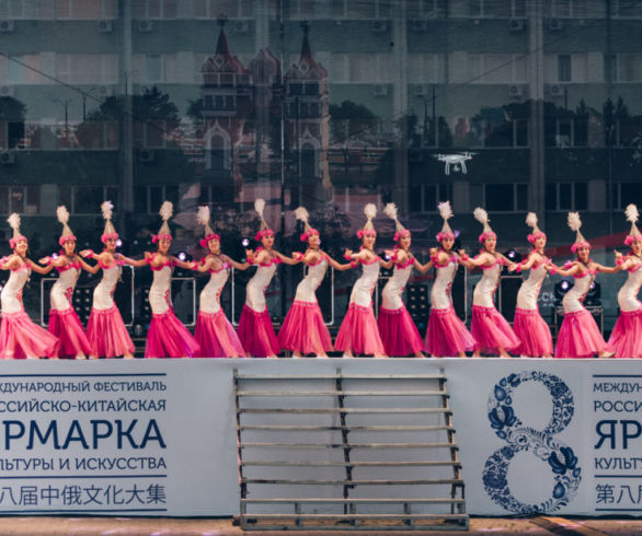 «Гжель», велоночь и фейерверк. Фоторепортаж с открытия фестиваля искусства в Благовещенске