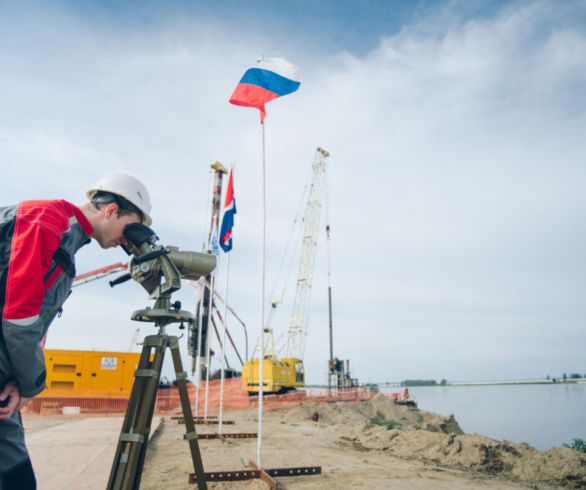 Для российско-китайского моста через Амур возводят вторую опору