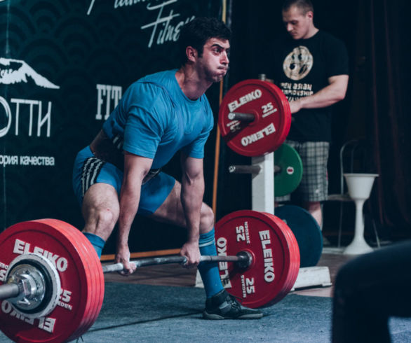 Несколько сотен спортсменов собрал в Благовещенске чемпионат Азии по пауэрлифтингу