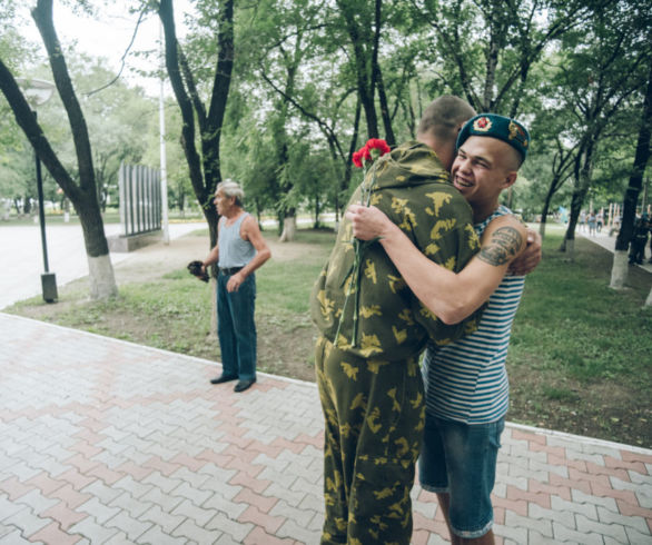 В Благовещенске празднуют День ВДВ