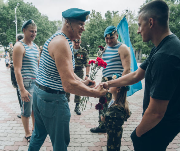 В Благовещенске празднуют День ВДВ