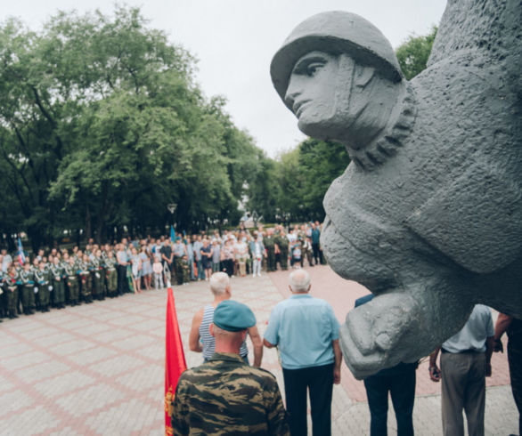 В Благовещенске празднуют День ВДВ