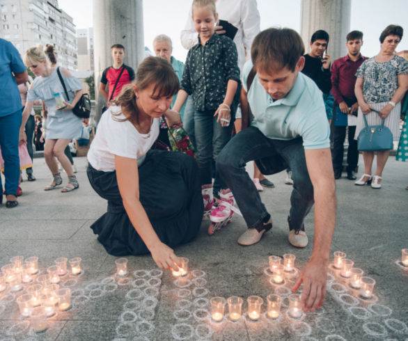 Благовещенцы зажгли свечи в память о Беслане