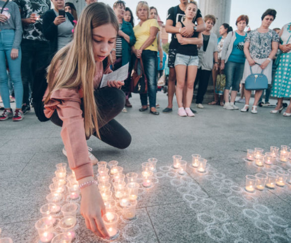 Благовещенцы зажгли свечи в память о Беслане