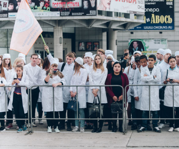 В Благовещенске во второй раз прошла линейка первокурсников