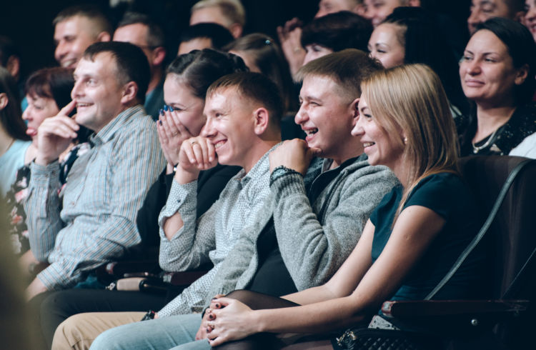 Культовые резиденты Comedy Club Галустян и Ревва общались и танцевали с благовещенцами