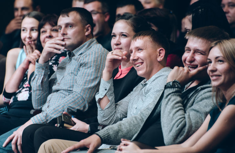 Культовые резиденты Comedy Club Галустян и Ревва общались и танцевали с благовещенцами