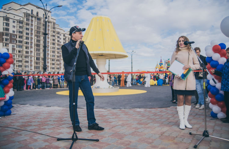 В Благовещенске открыли новый участок набережной с огромной детской площадкой