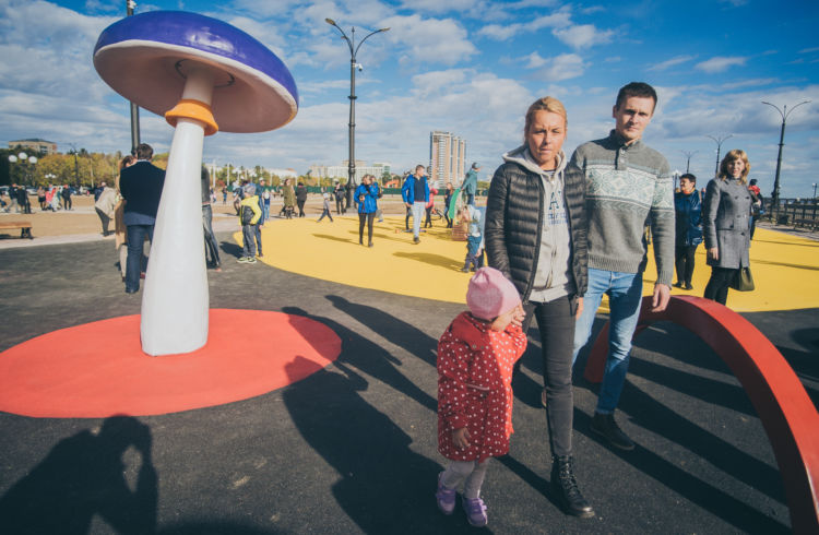 В Благовещенске открыли новый участок набережной с огромной детской площадкой