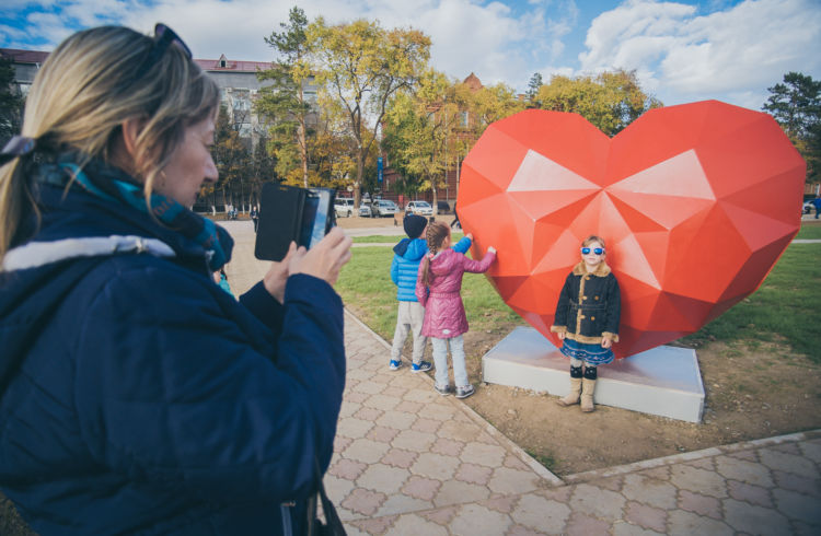 В Благовещенске открыли новый участок набережной с огромной детской площадкой