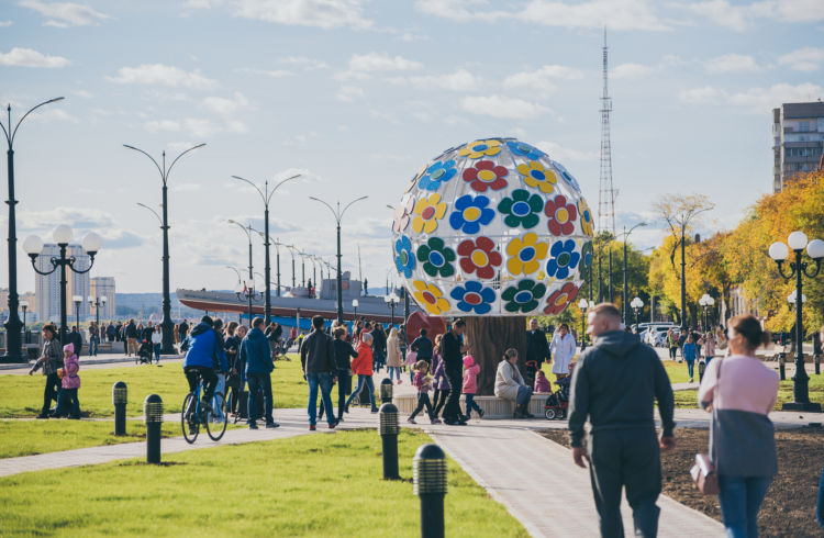 В Благовещенске открыли новый участок набережной с огромной детской площадкой